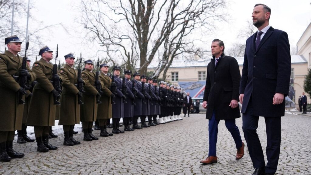 U.S. Defense Secretary Pete Hegseth and Poland's Deputy Prime Minister and Defence Minister Wladyslaw Kosiniak-Kamysz review an honorary guard as they meet in Warsaw, Poland, February 14, 2025. (Reuters File)
