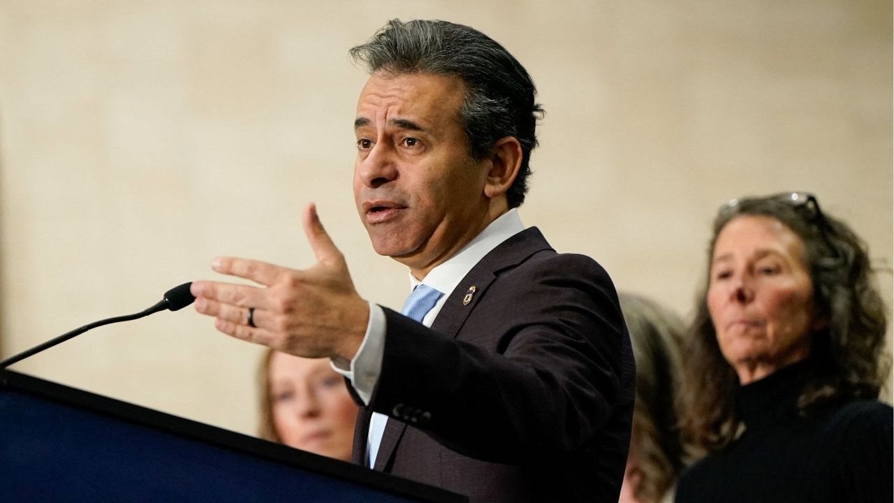 U.S. Food and Drug Administration Commissioner Marty Makary speaks during a press conference at the Department of Health and Human Services in Washington, D.C., U.S., November 10, 2025. (Reuters/Elizabeth Frantz)