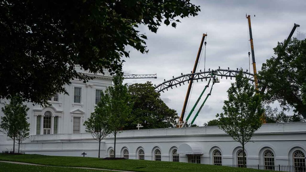 Construction on the South Lawn of the White House on Monday, May 25, 2026, ahead of events for the United States’ 250th anniversary that include an upcoming UFC fight. President Donald Trump said the temporary arena would hold more than 4,000 people, while the Ellipse grounds would host a fan festival to accommodate people could watch a broadcast of the fights for free. (Haiyun Jiang/The New York Times)