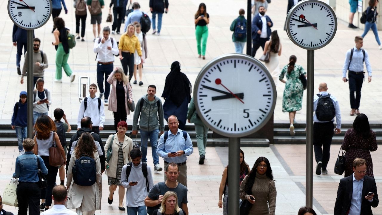 Global Debt Hits Record of Near $353 Trillion, With Signs of Move Away From US