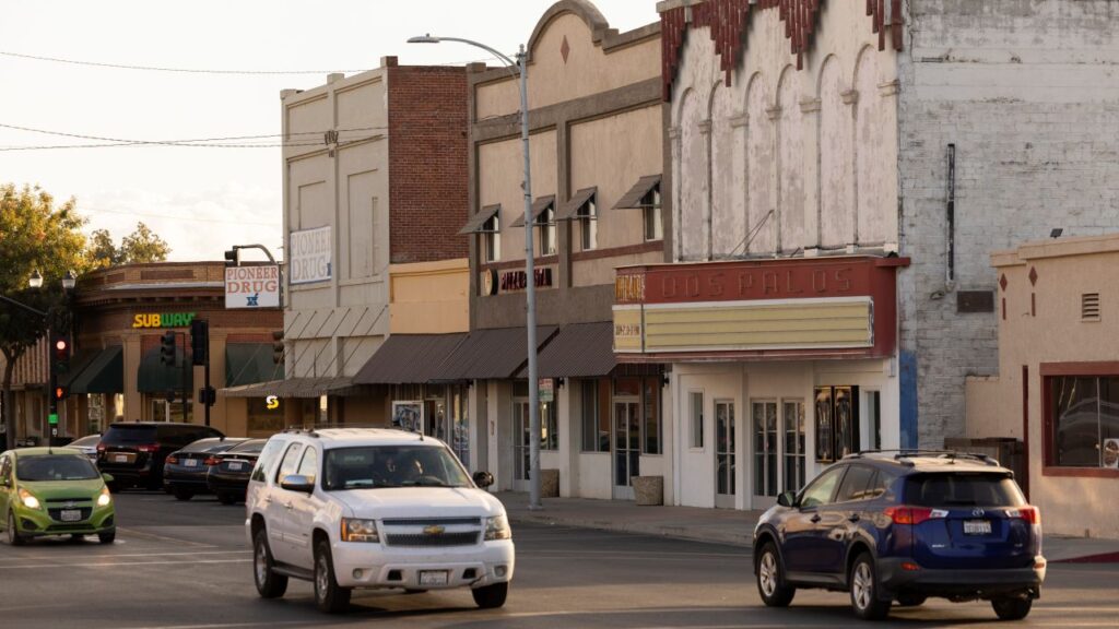 Image of cars traveling through downtown Dos Palos, California