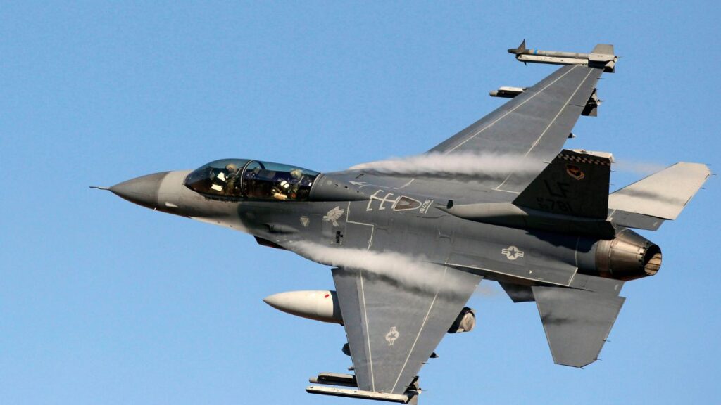 A U.S. Air Force F-16 fighter jet makes a low pass during a live training exercise at the Barry M. Goldwater Air Force Range in Gila Bend, Ariz., on Dec. 19, 2011. The United States plans to significantly reduce the aircraft and warships that it makes available for NATO operations in Europe, according to two senior European officials, accelerating America’s effort to scale down the protection it has offered to European allies for eight decades. (David Kadlubowski/The New York Times)