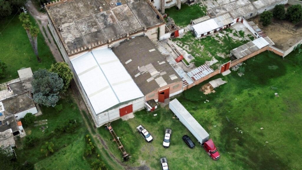 A drone view shows Mexican security forces guarding a warehouse at the Cuyuapan ranch, where authorities seized nearly a ton of cocaine and assault weapons, in San Diego Xocoyucan, Tlaxcala state, Mexico, June 23, 2026. REUTERS/Hector Lorenzo
