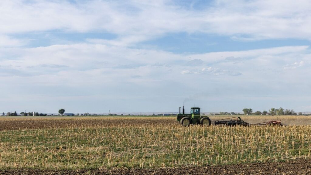A farmer drives a tractor to till a field in Wiggins, Colorado, U.S., May 11, 2026. Reuters/Kevin Mohatt)