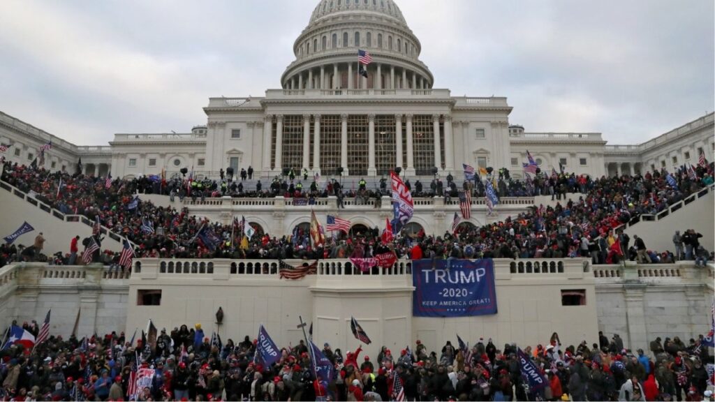 A mob of supporters of U.S. President Donald Trump storm the U.S. Capitol Building in Washington, U.S., January 6, 2021. Picture taken January 6, 2021. (Reuters/Leah Millis)