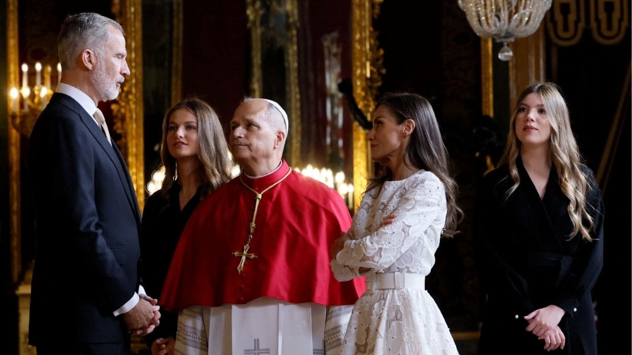 Spain’s King Felipe and Queen Letizia talk to Pope Leo XIV, alongside Leonor, Princess of Asturias, and Infanta Sofia, in Madrid, Spain, June 6, 2026. EFE/Ballesteros/Pool via Reuters