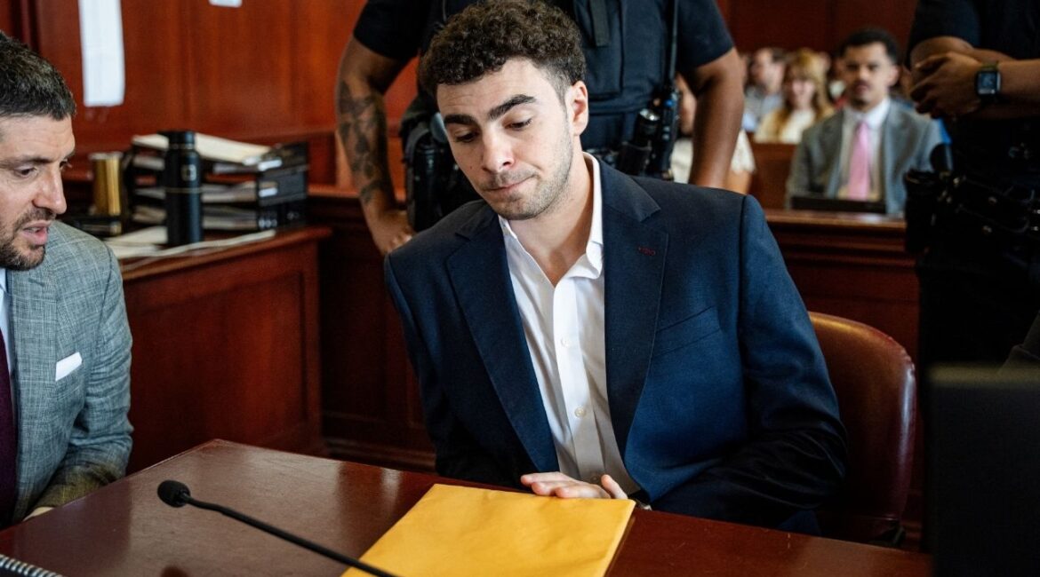 Luigi Mangione appears for a pre-trial hearing at Manhattan Criminal Court in New York, U.S., Wednesday, June 17, 2026. Angelina Katsanis/Pool via Reuters