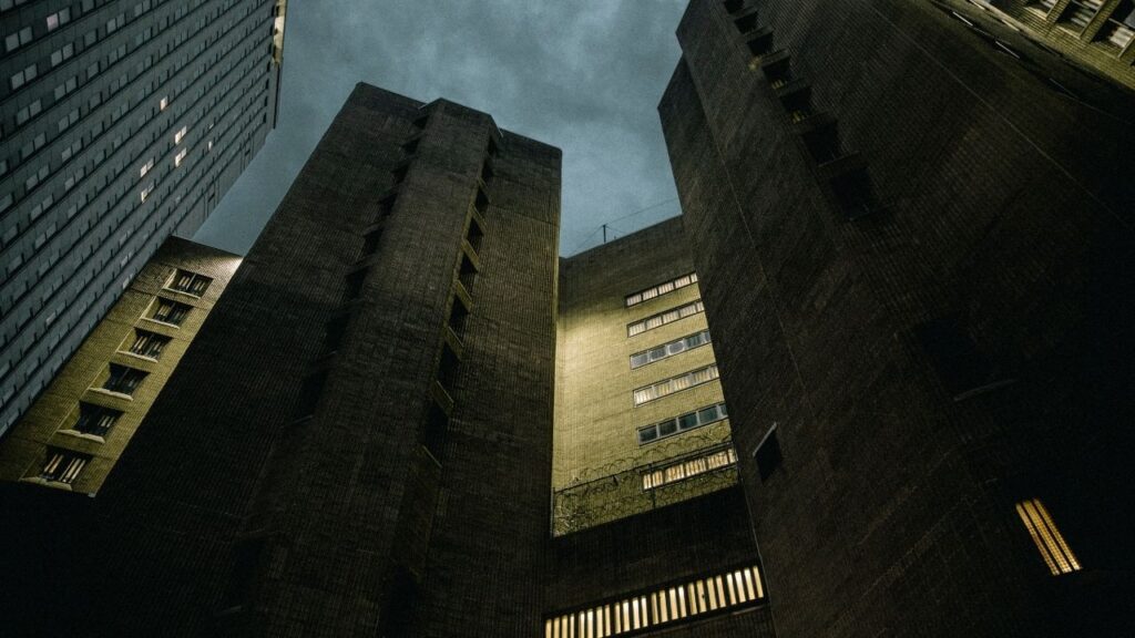 The Metropolitan Correctional Center in Manhattan, on Aug. 13, 2019. Jeffrey Epstein’s death in federal custody in August 2019, which was ruled a suicide by New York City’s medical examiner, has been the subject of suspicion and intrigue for nearly seven years. (Haruka Sakaguchi/The New York Times)