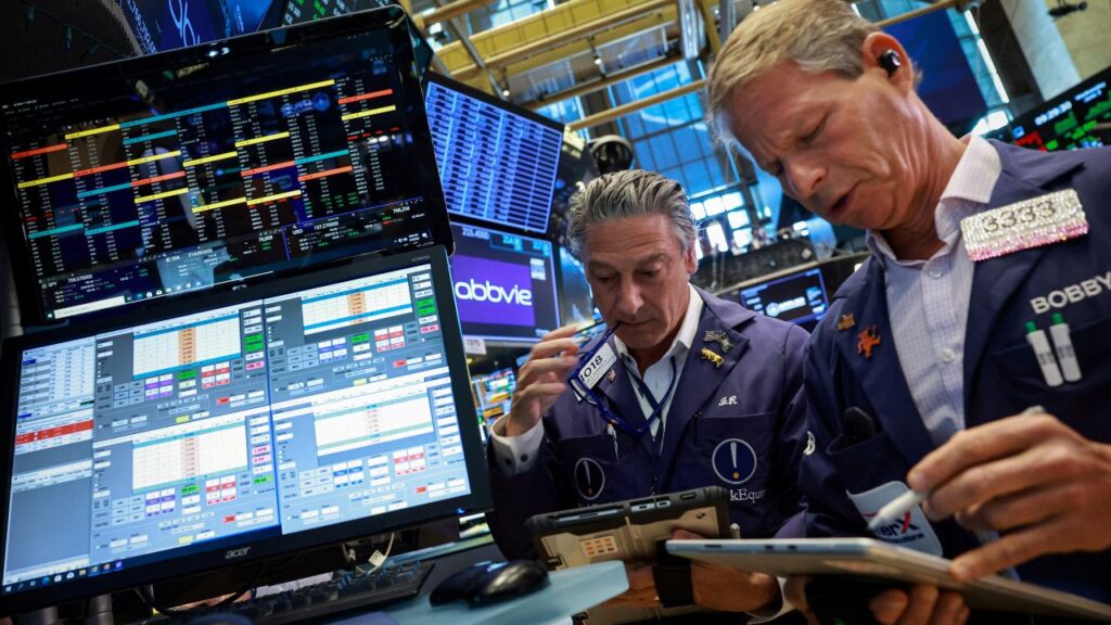 Traders work on the floor at the New York Stock Exchange (NYSE) in New York City, U.S., June 3, 2026. (Reuters/Brendan McDermid)
