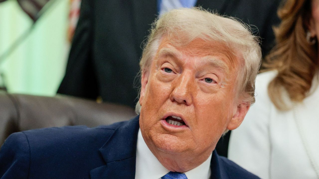 U.S. President Donald Trump speaks in the Oval Office as he signs the Secure America Act, at the White House in Washington, D.C., U.S., June 10, 2026. (REUTERS/Evan Vucci)