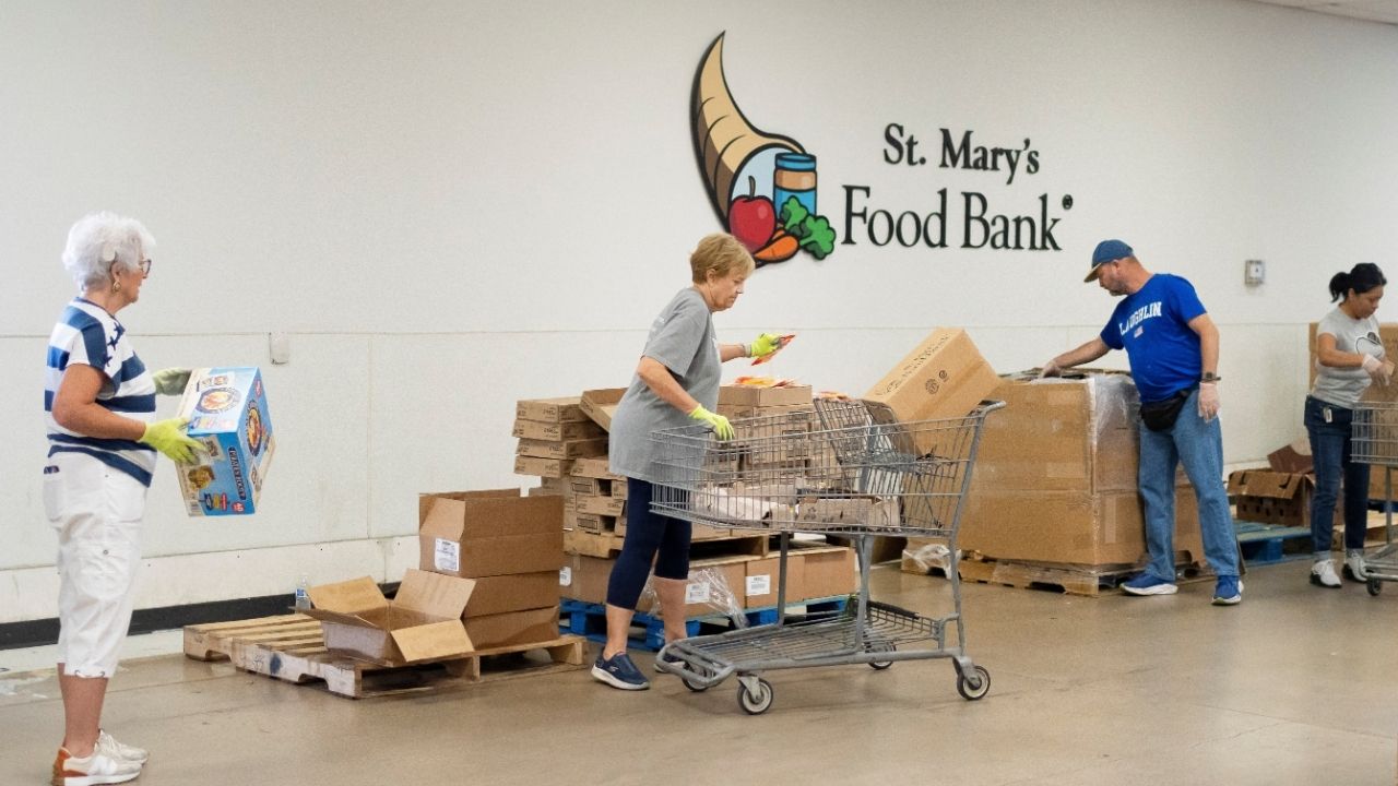 Volunteers assemble food boxes during a daily food distribution at St. Mary's Food Bank in Phoenix, U.S. May 29, 2026. REUTERS/Rebecca Noble