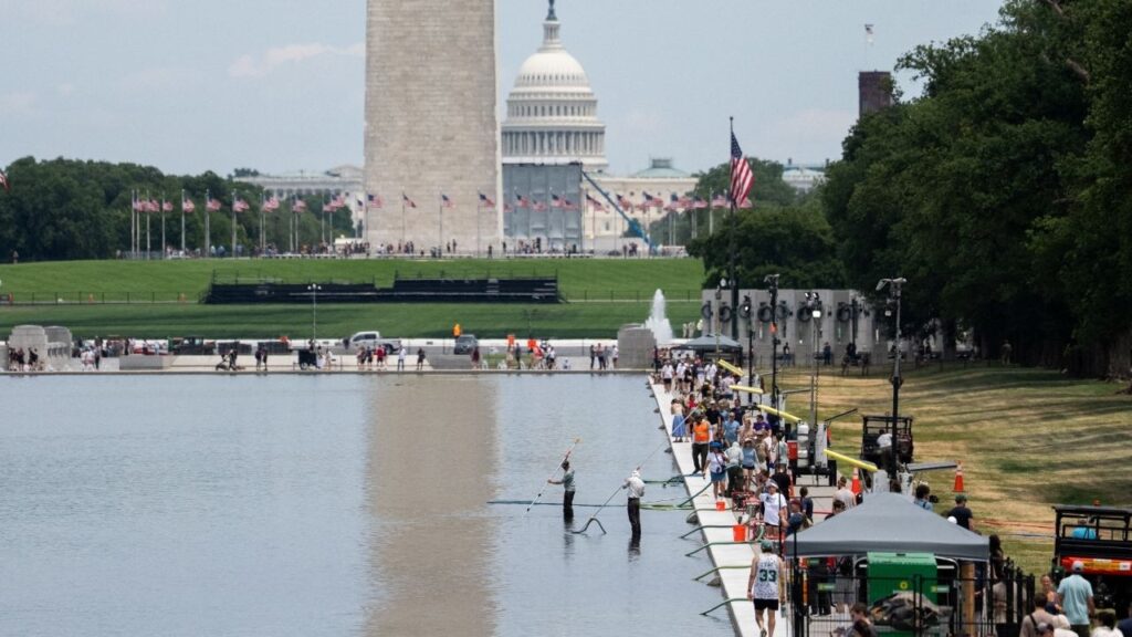 Workers vacuum algae from the Lincoln Memorial Reflecting Pool, after recent renovations following a directive from U.S. President Donald Trump to paint it blue ahead of the 250th anniversary of U.S. Independence, in Washington, D.C., U.S., June 21, 2026. (Reuters/Aaron Schwartz)