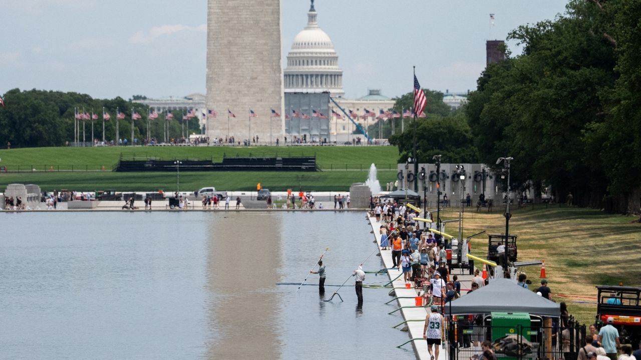 Workers vacuum algae from the Lincoln Memorial Reflecting Pool, after recent renovations following a directive from U.S. President Donald Trump to paint it blue ahead of the 250th anniversary of U.S. Independence, in Washington, D.C., U.S., June 21, 2026. (Reuters/Aaron Schwartz)