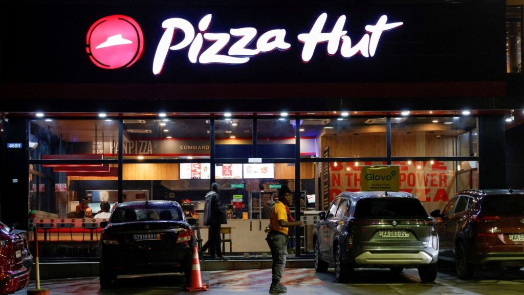 A security guard stands in front of a Pizza Hut fast food restaurant in Abidjan, Ivory Coast October 5, 2024. (REUTERS/Luc Gnago/File Photo)