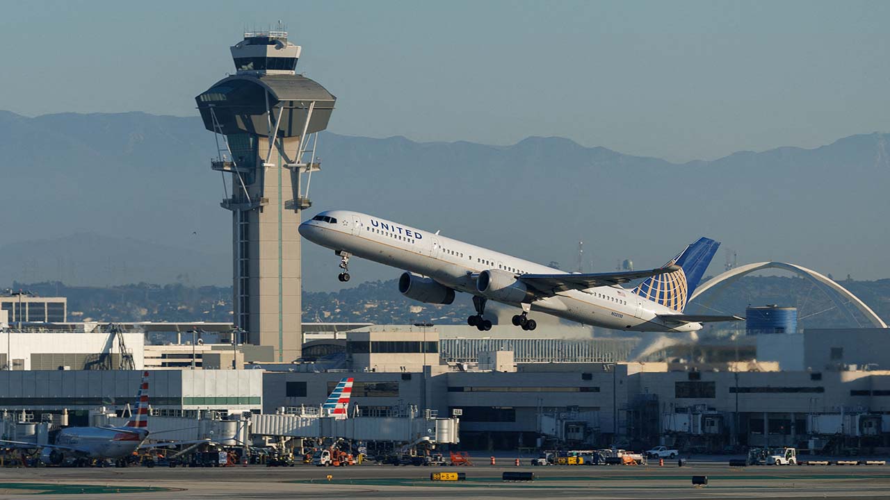 A United Airlines commercial airliner takes-off from Los Angeles International Airport in Los Angeles, California, U.S., November 6, 2025. (Reuters/File Photo)