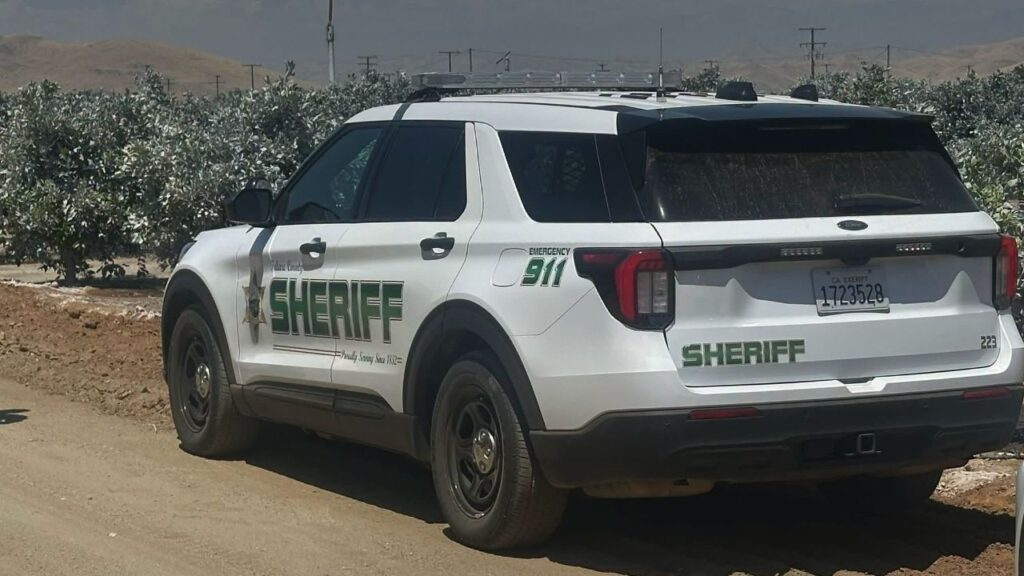 A farm worker was robbed at gunpoint of cash and a cell phone Friday afternoon near Lindsay, and Tulare County sheriff's deputies are searching for the suspect. (Tulare County SO)