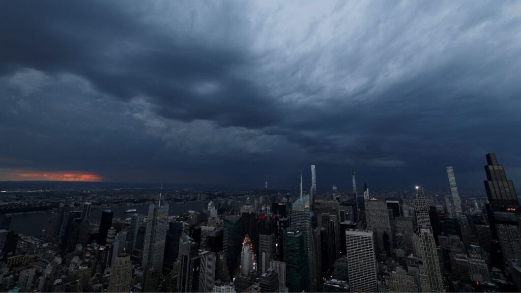A storm approaches Manhattan ahead of Macy's Fourth of July fireworks as the United States celebrates its 250th anniversary on Independence Day in New York City, U.S., July 4, 2026. REUTERS/Carlos Barria