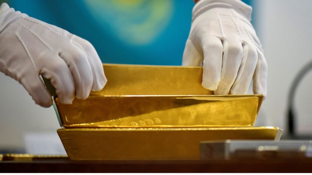 An employee places gold bars in the Kazakhstan's National Bank vault in Almaty, Kazakhstan, September 30, 2016. (REUTERS/Mariya Gordeyeva/File Photo)