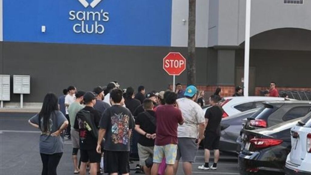 Hundreds begin to line up outside of the Fresno Sam's Club on Monday, July 20, 2026. (GV Wire/Darius Assemi)