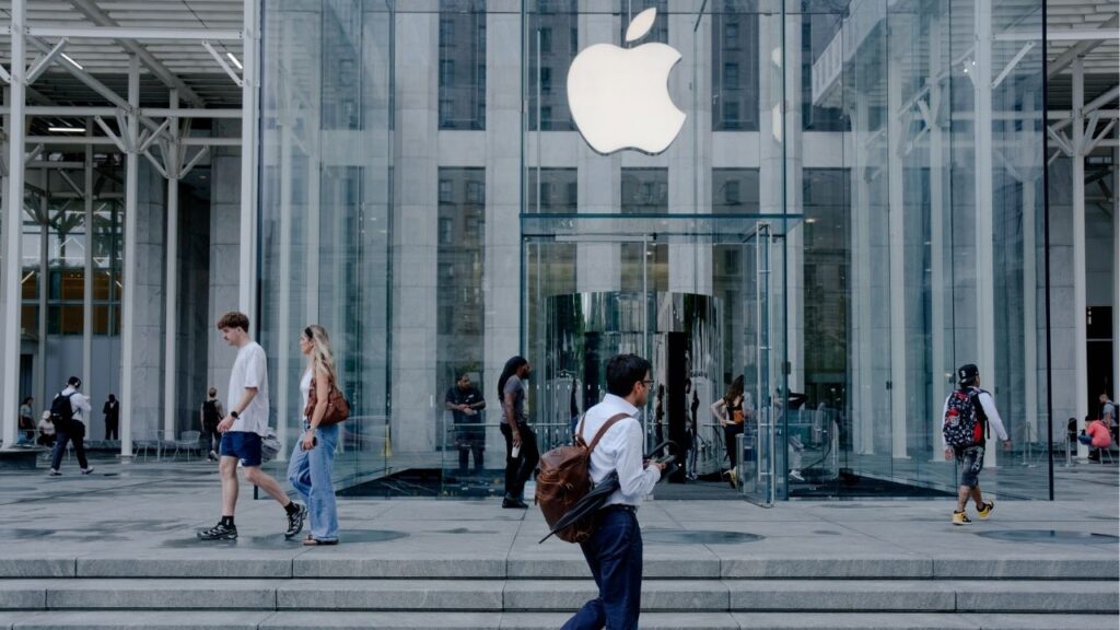 Outside an Apple store in New York, July 29, 2026. Apple on Thursday, July 30, reported that revenue rose 16 percent from a year earlier to $109.42 billion, the most for a quarter ending in June. (Lexi Parra/The New York Times)