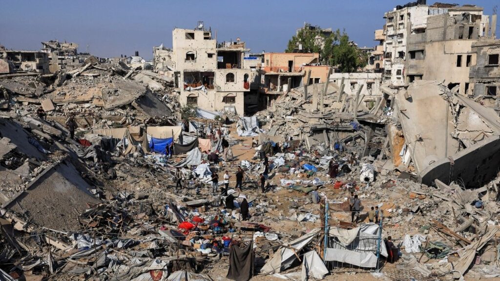 Palestinians inspect the site of Wednesday's Israeli strike on a house whose residents were pre-warned by the Israeli military to evacuate, in Gaza City, July 30, 2026. REUTERS/Dawoud Abu Alkas