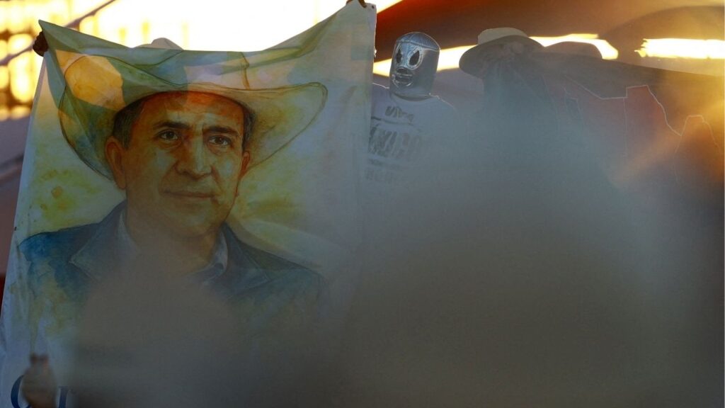 Protesters hold a banner commemorating the recently killed mayor of Uruapan, Carlos Manzo, during a protest against insecurity and corruption in the country, in Ciudad Juarez, Mexico, November 15, 2025. REUTERS/Jose Luis Gonzalez