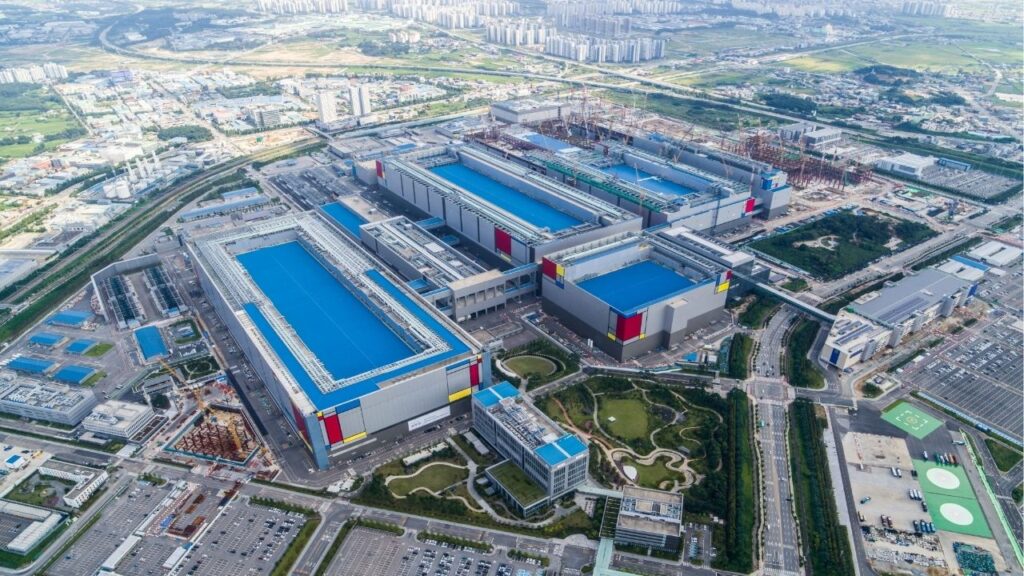 A view shows Samsung Electronics' chip production plant at Pyeongtaek, South Korea, in this handout picture obtained by Reuters on September 7, 2022. Samsung Electronics/Handout via Reuters / File Photo