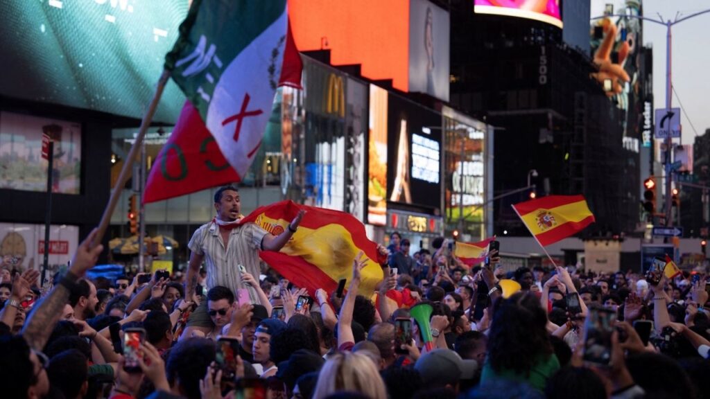 Soccer Football - FIFA World Cup 2026 - Final - Spain v Argentina - Fans gather in New York City - New York City, New York, U.S. - July 19, 2026 Spain fans celebrate at Times Square as they win the World Cup (Reuters/Ed Ou)