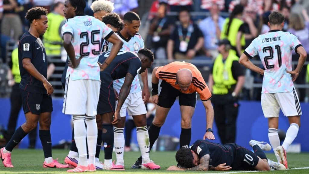 Soccer Football - FIFA World Cup 2026 - Round of 16 - United States v Belgium - Seattle Stadium, Seattle, Washington, U.S. - July 6, 2026 Christian Pulisic of the U.S. reacts after sustaining an injury IMAGN IMAGES via Reuters/Troy Wayrynen/File Photo
