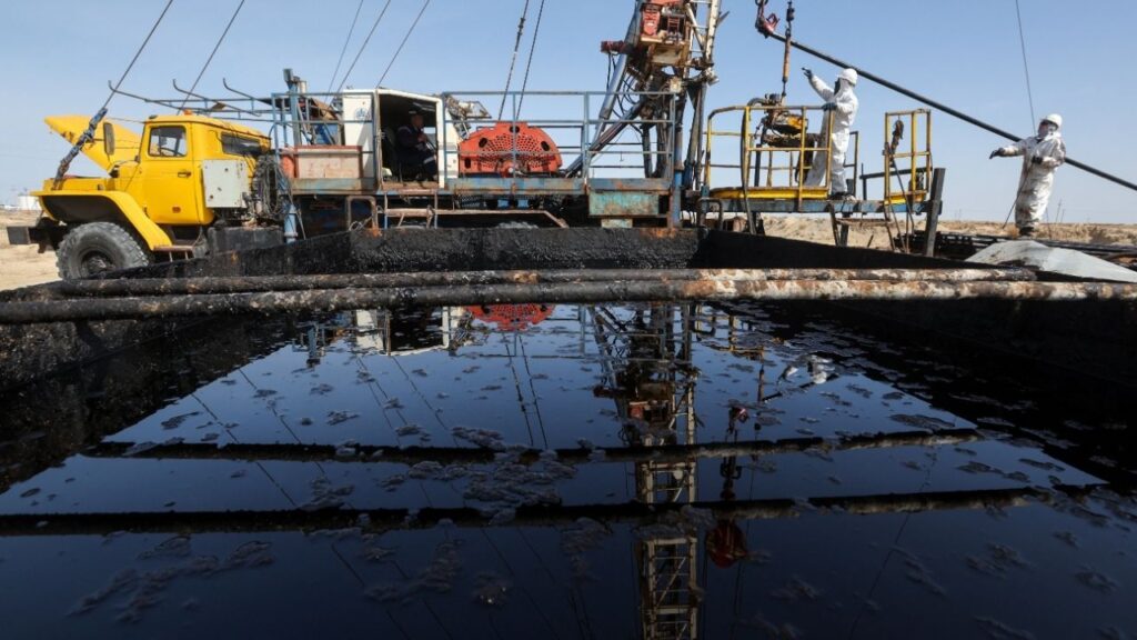 Specialists work at a drilling rig at the Airankol oil field operated by Caspiy Neft in the Atyrau region, Kazakhstan, April 20, 2026. REUTERS/Pavel Mikheyev