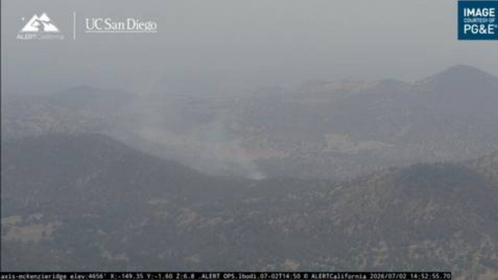 The Ridge Fire near Hoffman Point in Fresno County has grown to about 2 acres with slow spread and multiple structures threatened, according to Watch Duty. (ALERTCalifornia)