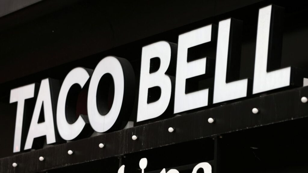 The logo of Taco Bell, a subsidiary of Yum! Brands, Inc. is seen in Manhattan, New York City, U.S., February 7, 2022. (Reuters File)