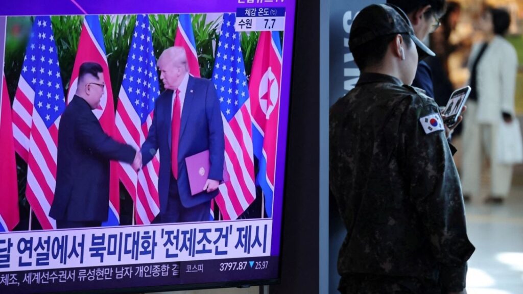 A South Korean soldier stands next to a TV broadcasting a news report on a possible summit between North Korean leader Kim Jong Un and U.S. President Donald Trump, at a railway station in Seoul, South Korea, October 22, 2025. (Reuters File)