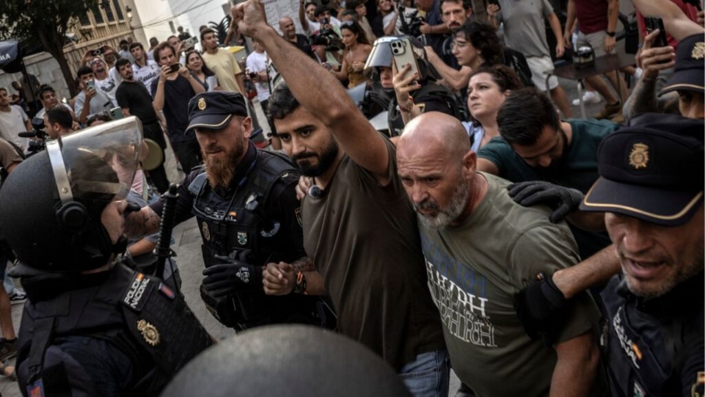 Alvise Pérez, center, a far-right Spanish politician, in Ceuta, Spain, Aug. 1, 2026. Experts have said that there is no evidence that any state played a role in masterminding the unprecedented migration to Ceuta, a Spanish exclave in North Africa. (Finbarr O’Reilly/The New York Times)