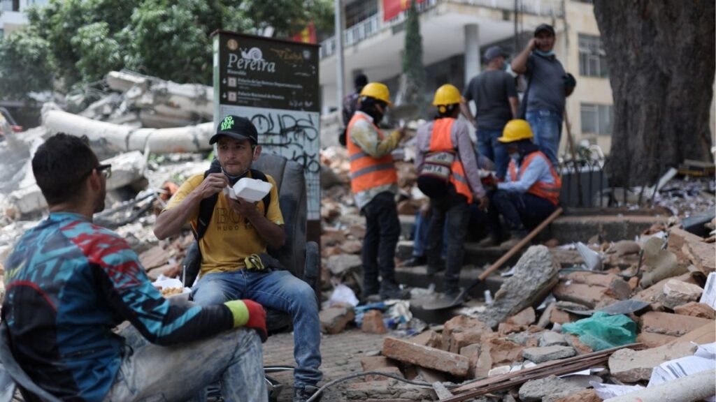 People rest at the site of a damaged building following an earthquake, in Pereira, Colombia, August 12, 2026. (Reuters/Luisa Gonzalez)