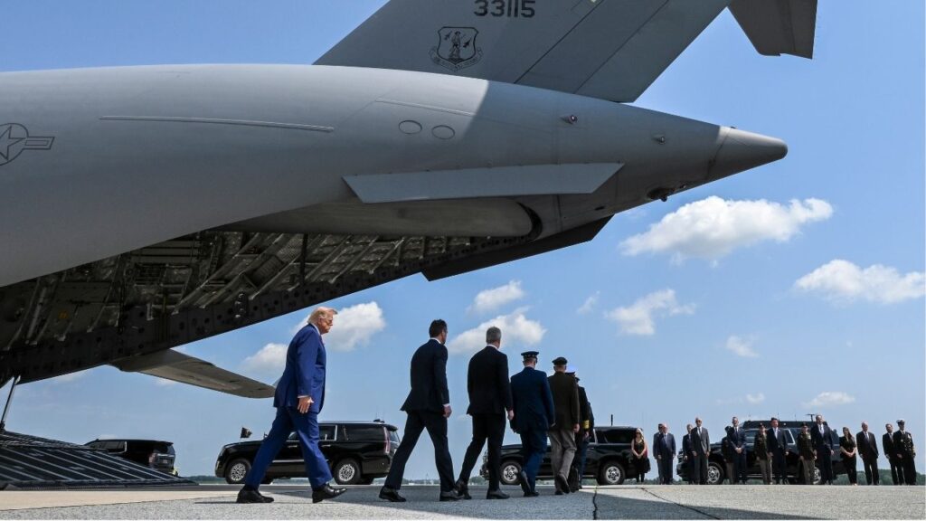 President Donald Trump, Defense Secretary Pete Hegseth and other U.S. officials attend a dignified transfer for soldiers killed amid the conflict with Iran at an air base in Jordan, at Dover Air Force Base in Delaware, July 22, 2026. The Iranian strikes that killed three U.S. soldiers in Jordan show how quickly Iran’s war-fighting skills have evolved, as the Pentagon runs low on interceptors. (Kenny Holston/The New York Times)