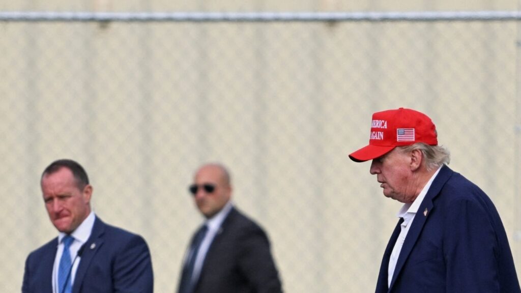 President Donald Trump walks from Marine One to a vehicle at the Ellipse near the White House, in Washington, D.C., U.S., August 16, 2026. (Reuters/Annabelle Gordon)