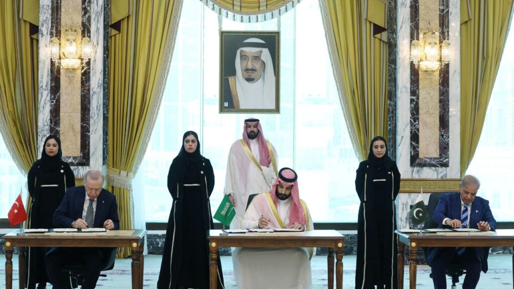 urkish President Tayyip Erdogan, Saudi Crown Prince Mohammed bin Salman and Pakistan's Prime Minister Shehbaz Sharif sign a joint defense agreement in Mecca, Saudi Arabia, August 7, 2026. (Murat Cetinmuhurdar/Turkish Presidential Press Office/Handout via REUTERS)