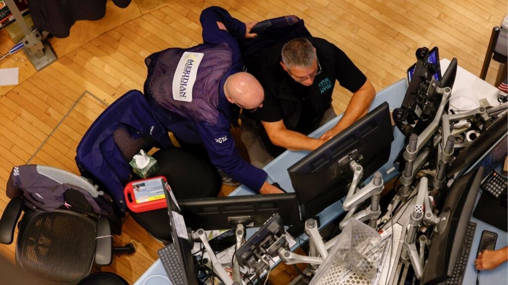 Traders work on the floor of the New York Stock Exchange (NYSE) in New York City, U.S., August 7, 2026. (Reuters/Jeenah Moon)