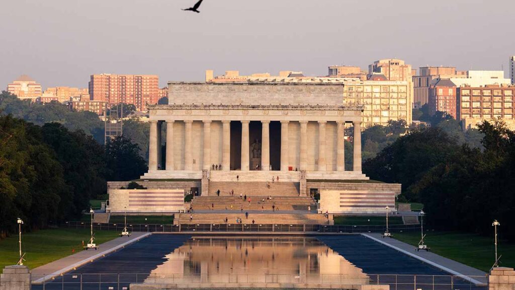 The Lincoln Memorial Reflecting Pool in Washington, Aug. 6, 2026. President Donald Trump on Sunday, Aug. 9, said on social media that the Lincoln Memorial Reflecting Pool’s problems were caused in part by “some contractor error done by rushing the job for a July 4th opening.” (Allison Robbert/The New York Times)