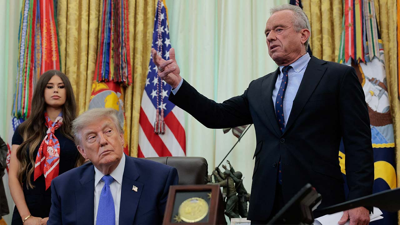 Secretary of Health and Human Services (HHS) Robert F. Kennedy Jr. speaks during a U.S. President Donald Trump's event to sign an executive order regarding vaccine flexibility, in the Oval Office at the White House in Washington, D.C., U.S., August 10, 2026. (Reuters/Kylie Cooper)