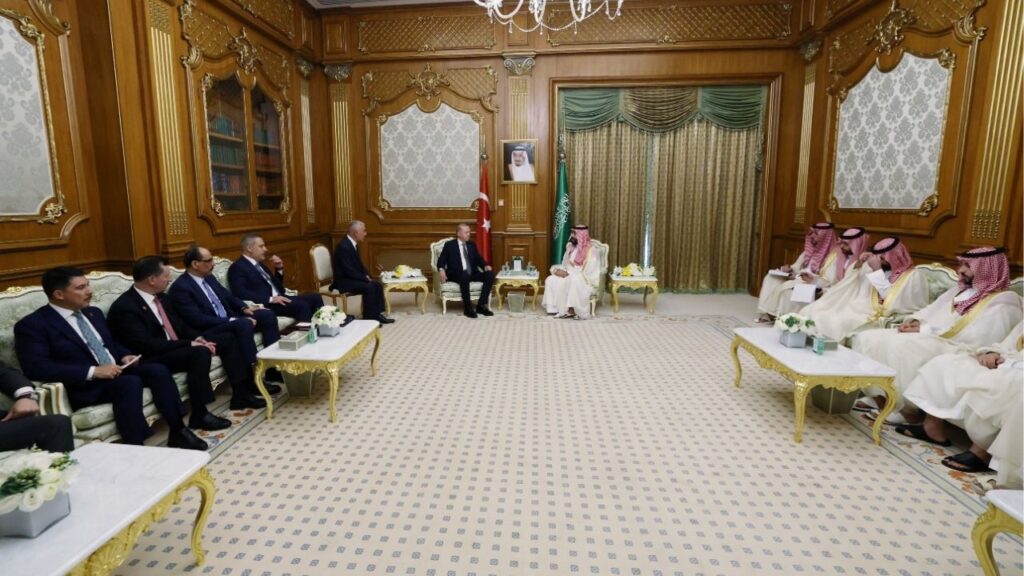 Turkish President Tayyip Erdogan meets Saudi Crown Prince Mohammed bin Salman, ahead of the expected signing of a defence deal between Saudi Arabia, Pakistan and Turkey, in Mecca, Saudi Arabia, August 7, 2026. Murat Cetinmuhurdar/Turkish Presidential Press Office/Handout via REUTERS