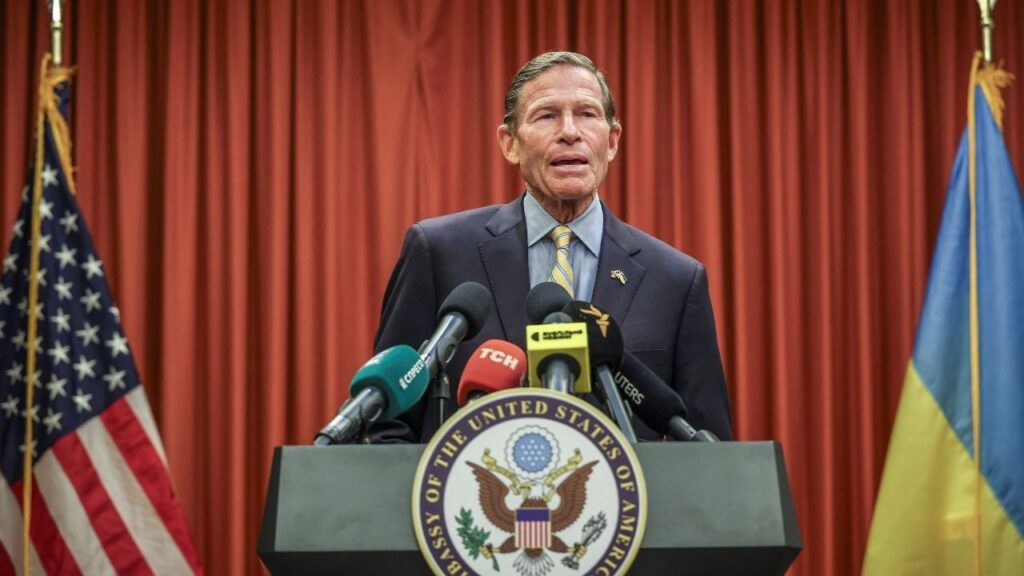 U.S. Senator Richard Blumenthal (D-CT) speaks during a press conference, amid Russia's attack on Ukraine, in Kyiv, Ukraine August 26, 2026. (Reuters/Alina Smutko)