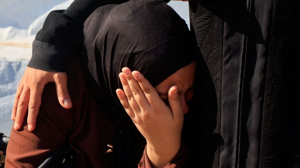 A woman mourns during the funeral of Palestinian Raafat Zamar, who was killed in an Israeli strike on his tent on Monday, according to medics, in Khan Younis, in the southern Gaza Strip, September 15, 2026. REUTERS/Haseeb Alwazeer