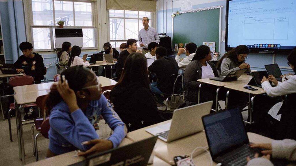 An Advanced Placement American history class at a high school in New York, Oct. 11, 2024. During the upcoming school year younger students in New York City will be barred from using artificial intelligence but its use will be permitted in high school. (Sara Messinger/The New York Times)