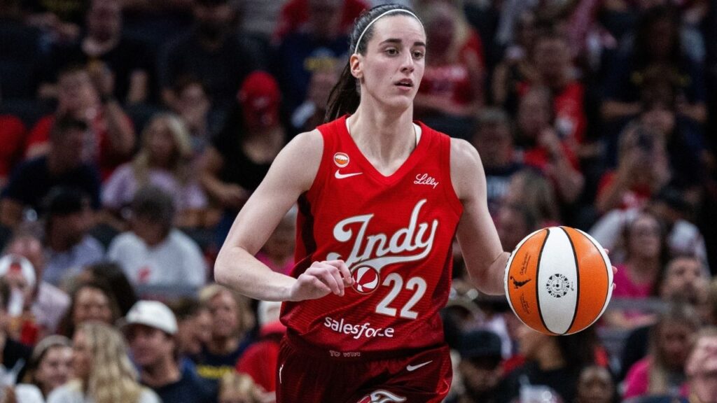 Aug 28, 2026; Indianapolis, Indiana, USA; Indiana Fever guard Caitlin Clark (22) dribbles the ball in the second half against the Connecticut Sun at Gainbridge Fieldhouse. (Trevor Ruszkowski-Imagn Images)