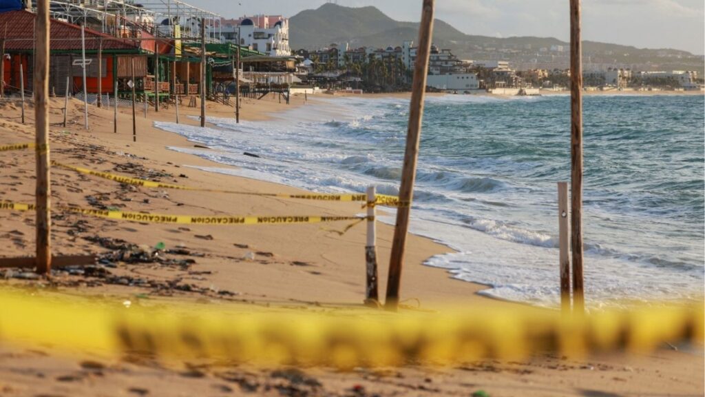 Yellow tapes on Medano Beach as Hurricane Polo approaches Baja California Sur, in Cabo San Lucas, Mexico September 27, 2026. Reuters/Raquel Cunha