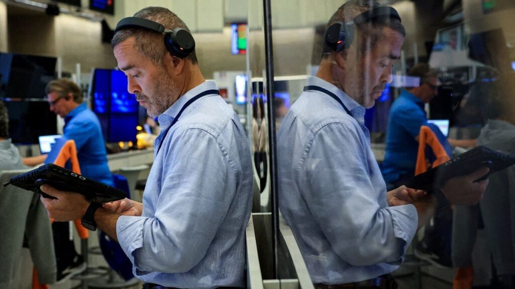 Futures-options traders work on the floor at the New York Stock Exchange's NYSE American (AMEX) in New York City, U.S. July 16, 2026. (Reuters File)