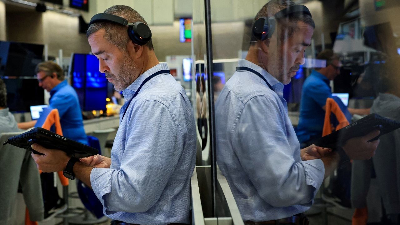 Futures-options traders work on the floor at the New York Stock Exchange's NYSE American (AMEX) in New York City, U.S. July 16, 2026. (Reuters File)