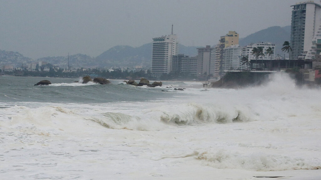 Waves crash along the coast as Mexican authorities prepare for the possible effects of Hurricane Polo, a Category 4 storm off Mexico's Pacific coast, authorities closed several Pacific ports to navigation as Polo threatened heavy rain, flooding and dangerous sea conditions along the coast despite forecasts that it will remain offshore, in Acapulco, Mexico, September 23, 2026. (Reuters/Javier Verdin)